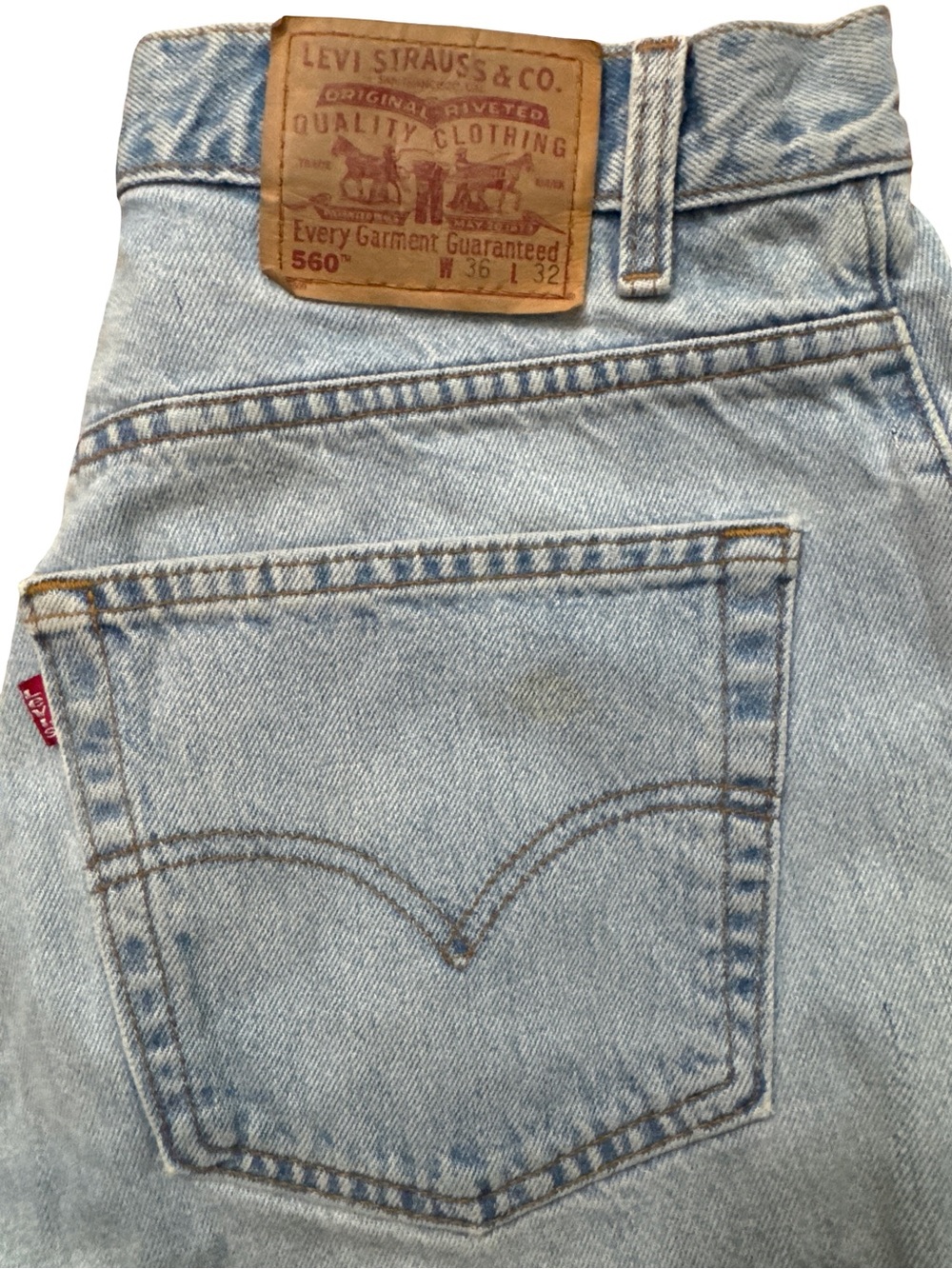 Vintage Levi’s 560 Loose Fit Tapered Leg Men’s Jeans Size 36x32 Med Wash Faded